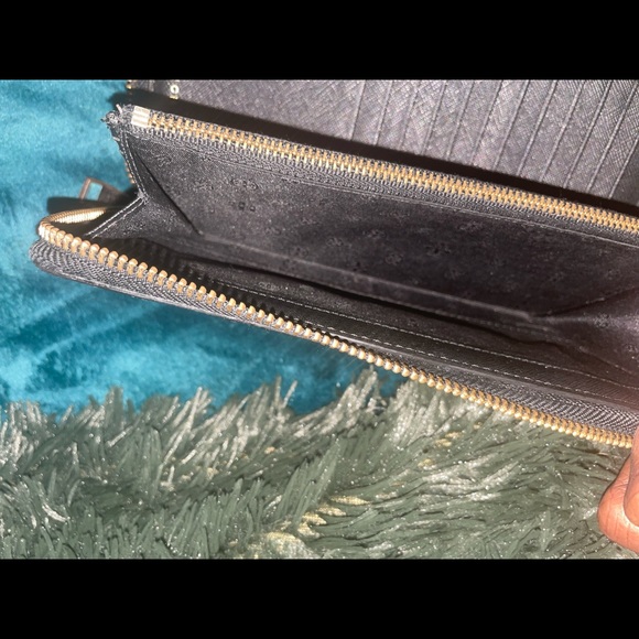 Tory Burch black wallet with gold tone zipper. - Picture 3 of 9